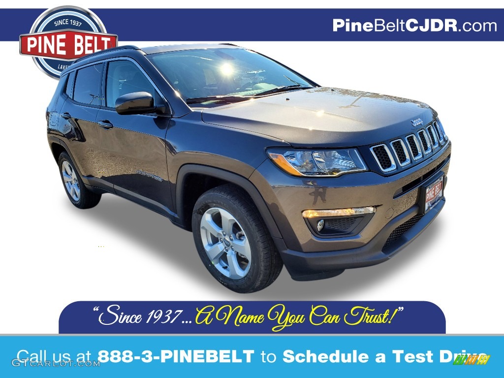 2020 Compass Latitude 4x4 - Granite Crystal Metallic / Black photo #1