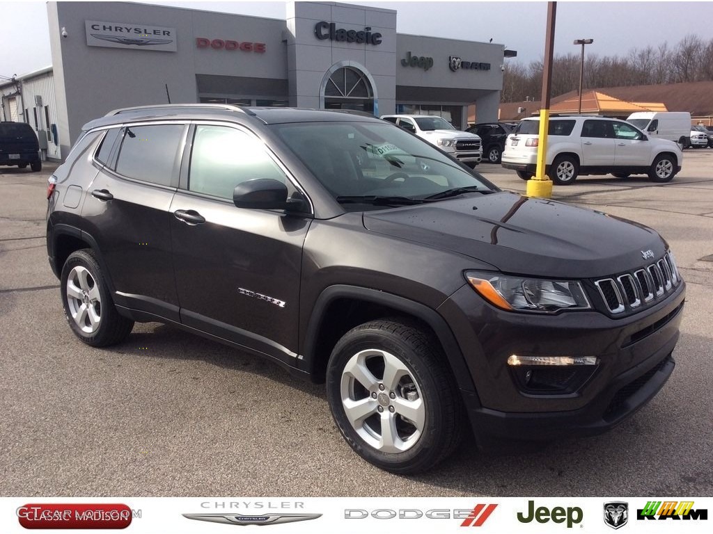 2020 Compass Latitude 4x4 - Granite Crystal Metallic / Black photo #1