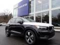 Front 3/4 View of 2020 XC40 T5 Momentum AWD