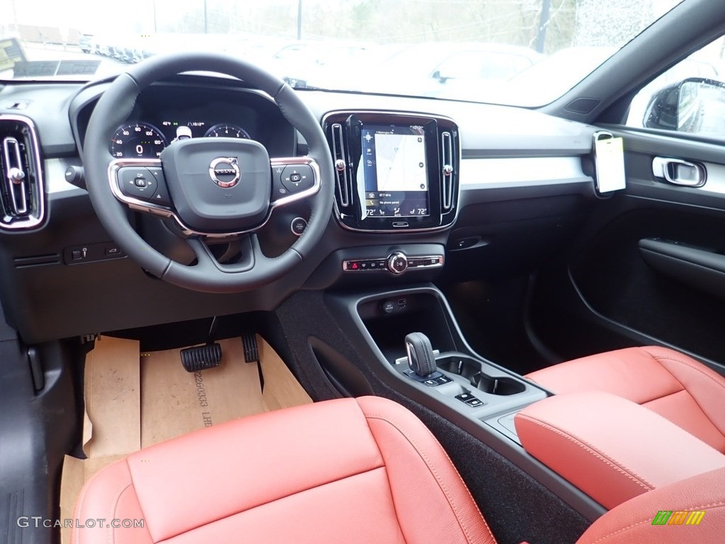 Oxide Red/Charcoal Interior 2020 Volvo XC40 T5 Momentum AWD Photo #137496292