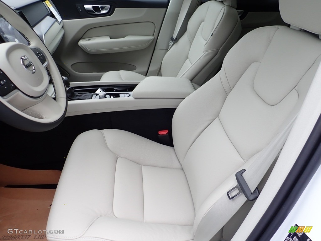 2020 Volvo XC60 T5 AWD Momentum Front Seat Photo #137497090