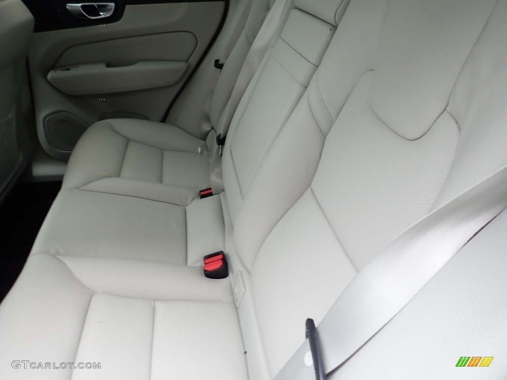 2020 Volvo XC60 T5 AWD Momentum Rear Seat Photo #137497114