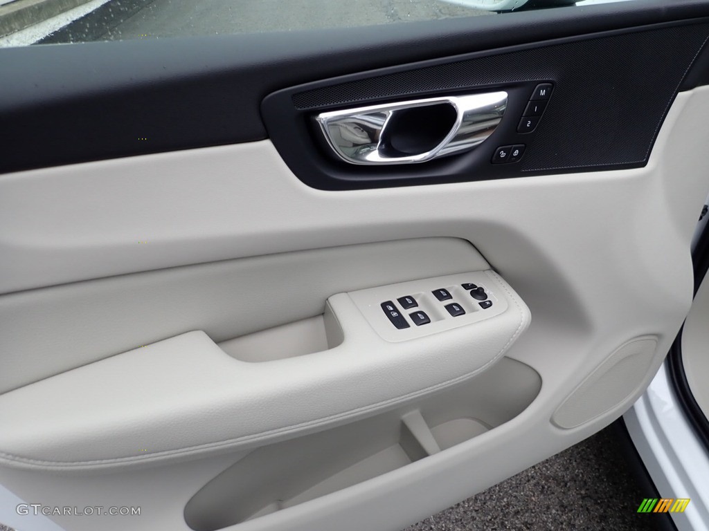 2020 Volvo XC60 T5 AWD Momentum Blonde Door Panel Photo #137497165