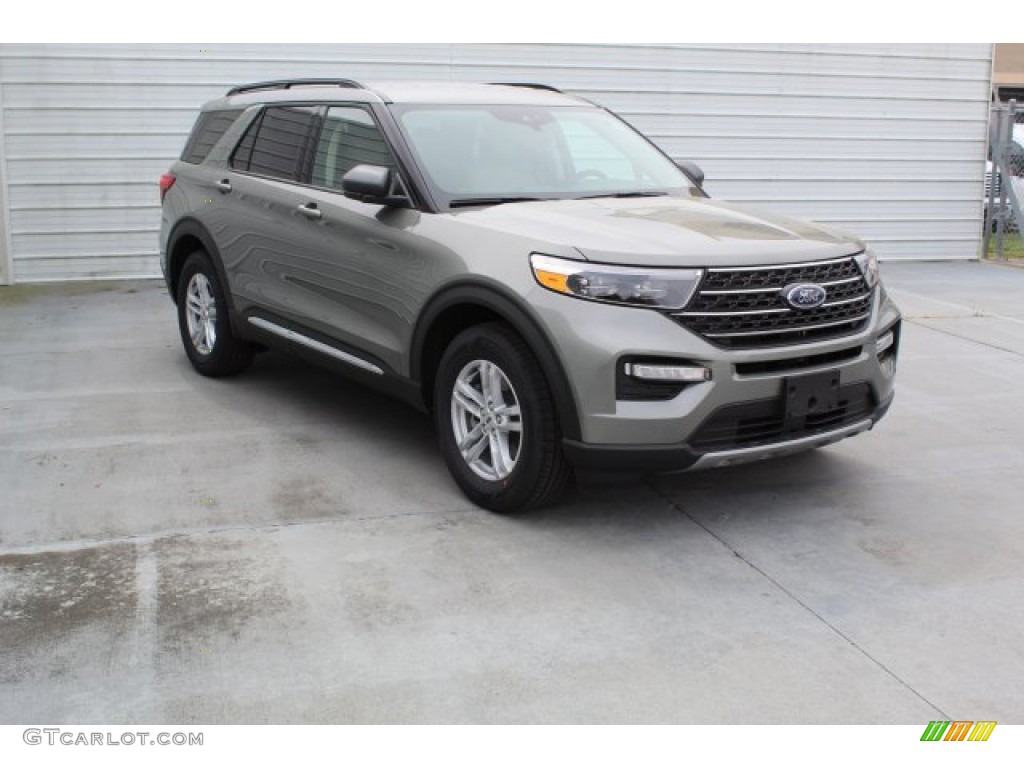 2020 Explorer XLT - Silver Spruce Metallic / Sandstone photo #2
