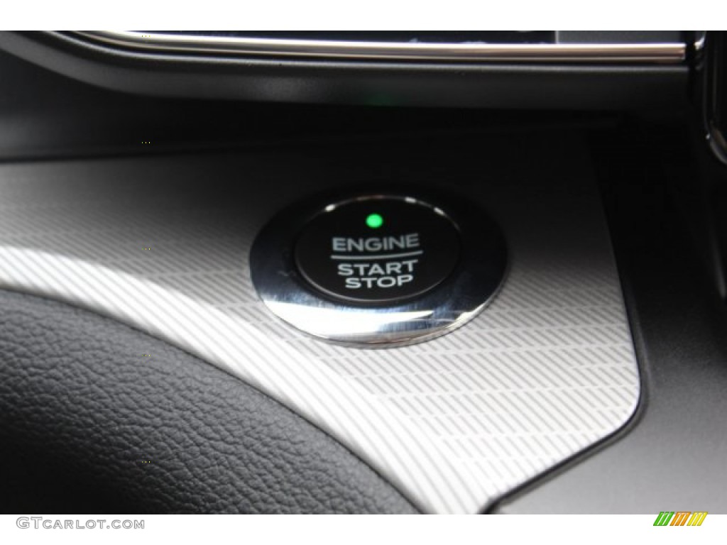 2020 Explorer XLT - Silver Spruce Metallic / Sandstone photo #17