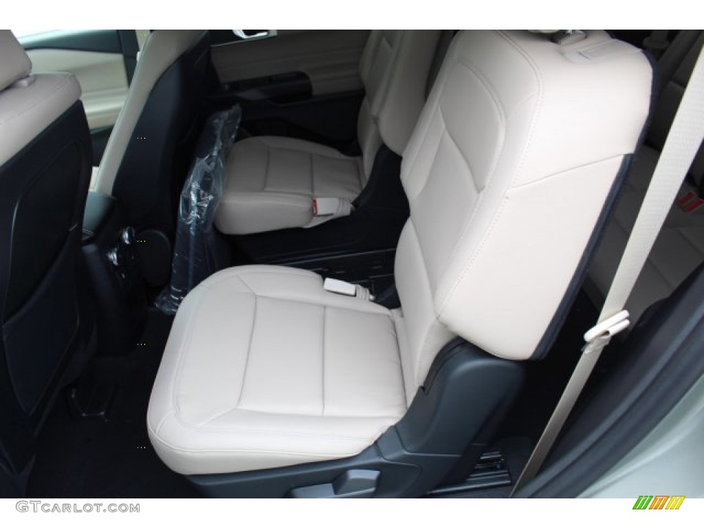 2020 Explorer XLT - Silver Spruce Metallic / Sandstone photo #20