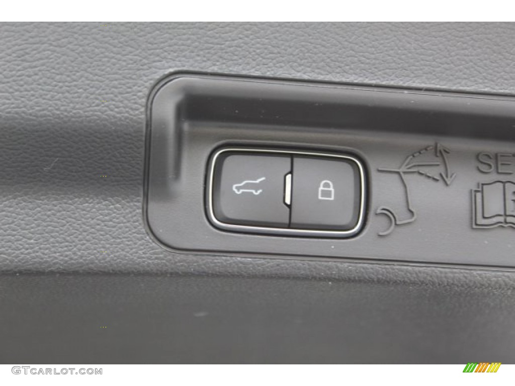2020 Explorer XLT - Silver Spruce Metallic / Sandstone photo #25