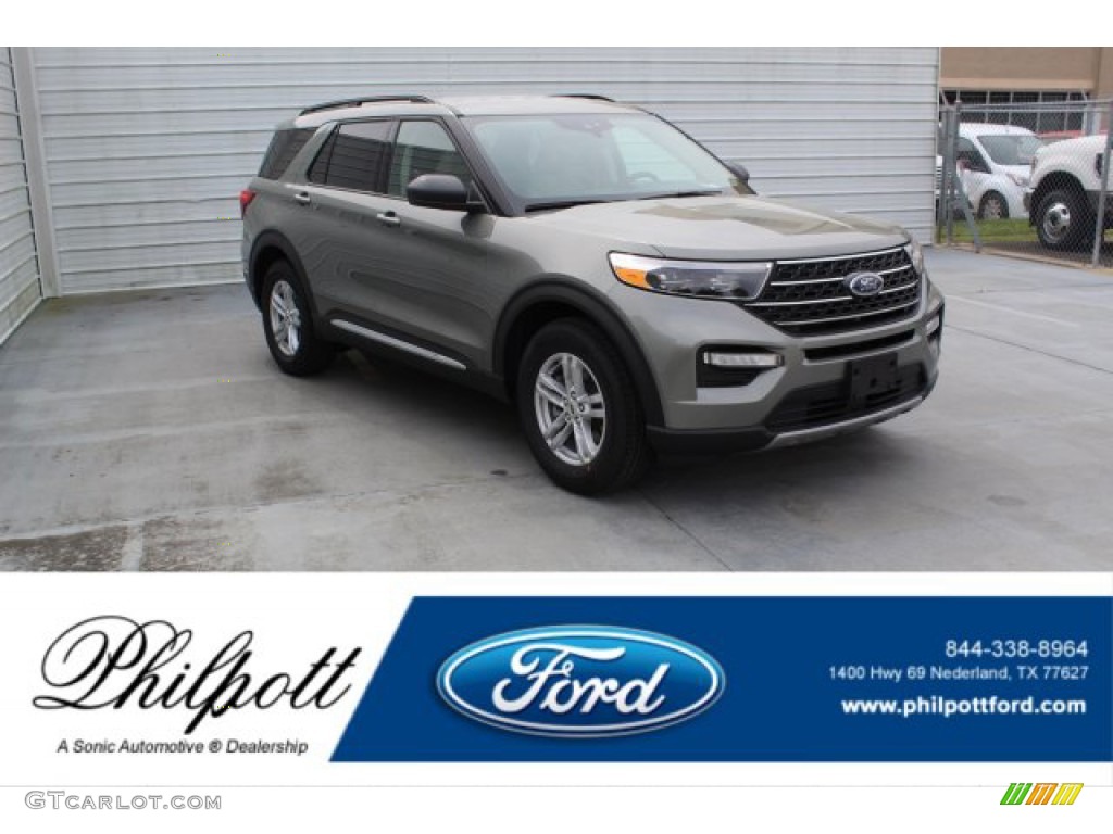 Silver Spruce Metallic Ford Explorer