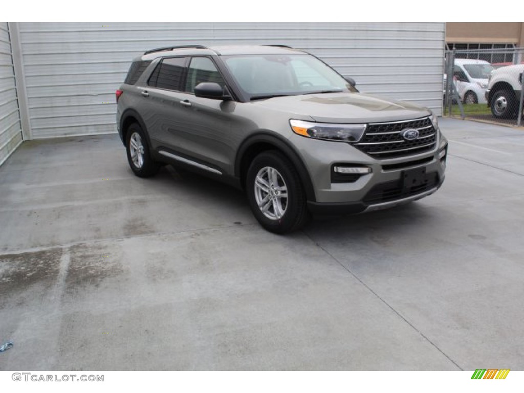 2020 Explorer XLT - Silver Spruce Metallic / Sandstone photo #2