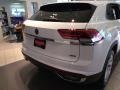 Pure White - Atlas Cross Sport SE Technology 4Motion Photo No. 2