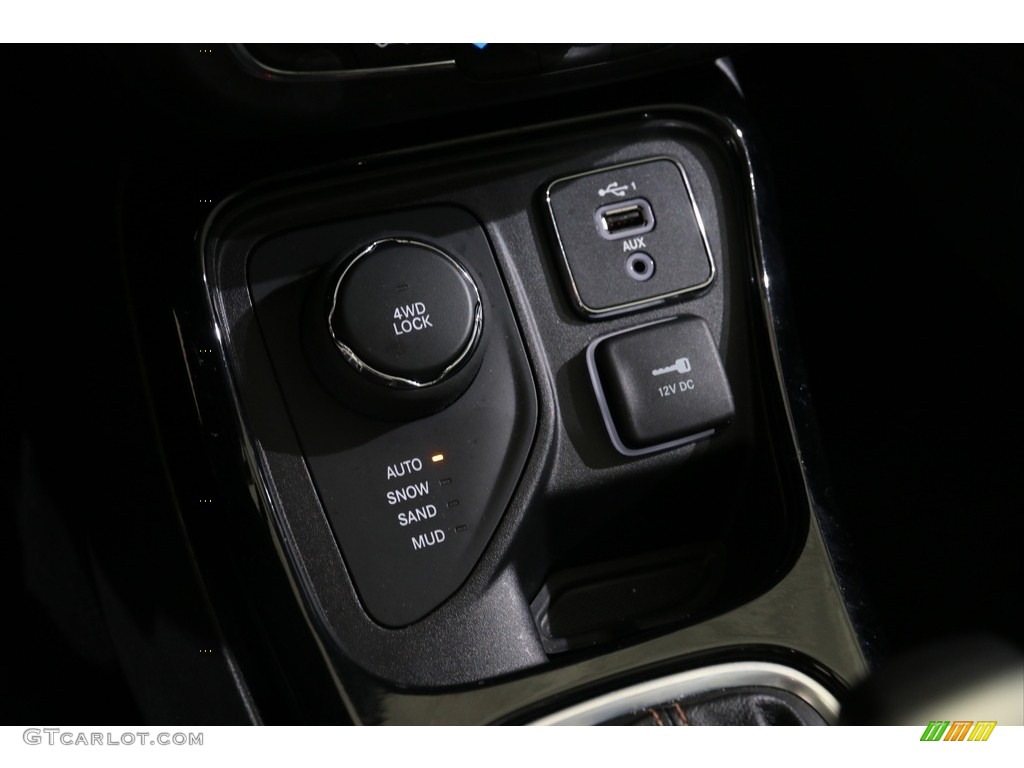 2020 Compass Limted 4x4 - Granite Crystal Metallic / Black photo #18