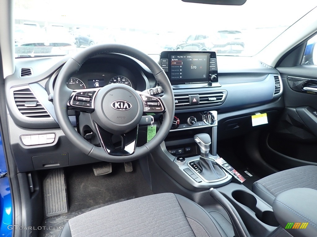 Black Interior 2021 Kia Seltos S Photo #137570518