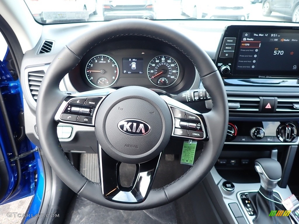 2021 Kia Seltos S Black Steering Wheel Photo #137570599