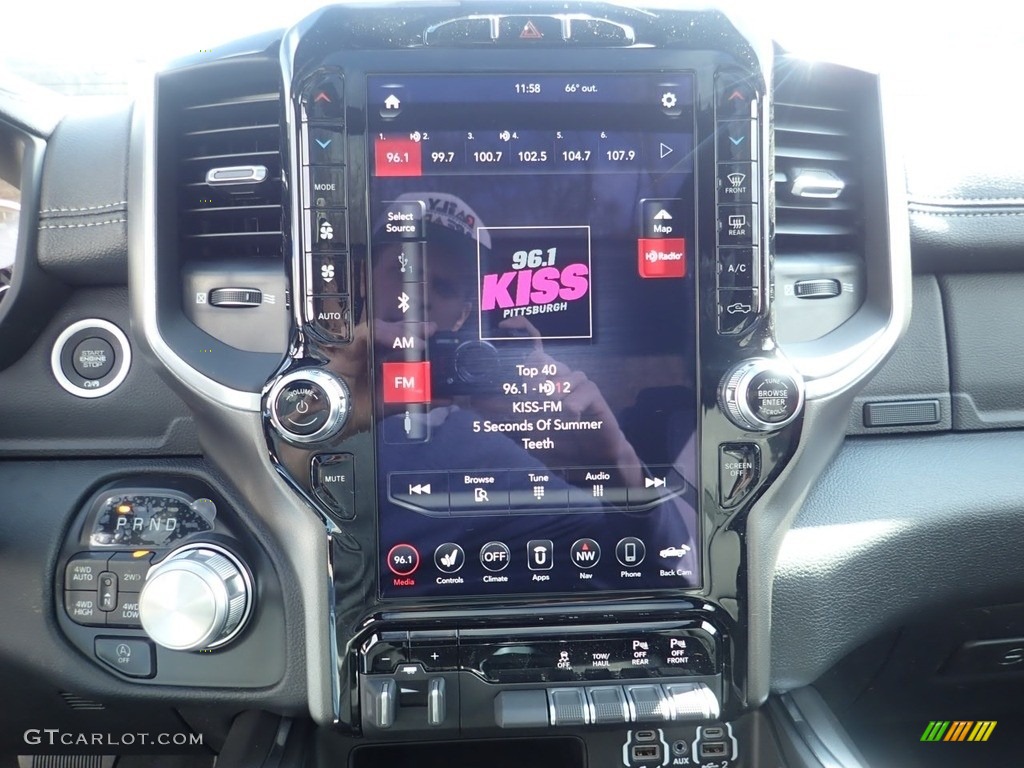 2020 1500 Laramie Crew Cab 4x4 - Diamond Black Crystal Pearl / Black photo #17