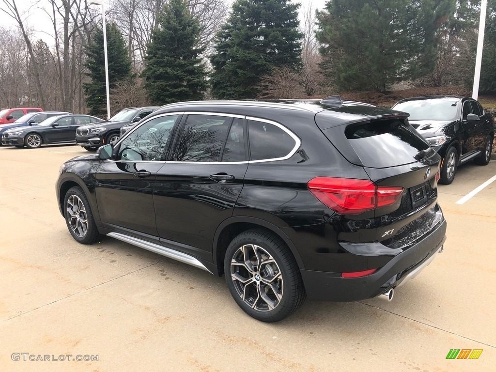 2020 X1 xDrive28i - Jet Black / Black photo #2