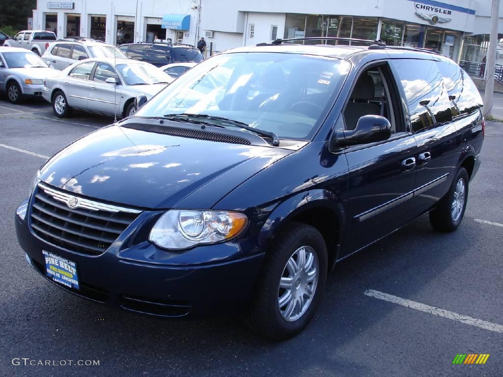 2005 Town & Country Touring - Midnight Blue Pearl / Medium Slate Gray photo #1