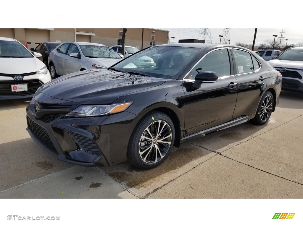 2020 Midnight Black Metallic Toyota Camry SE 137603775