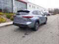 2020 Moon Dust Toyota Highlander XLE AWD  photo #39