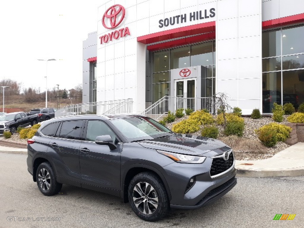 Magnetic Gray Metallic Toyota Highlander