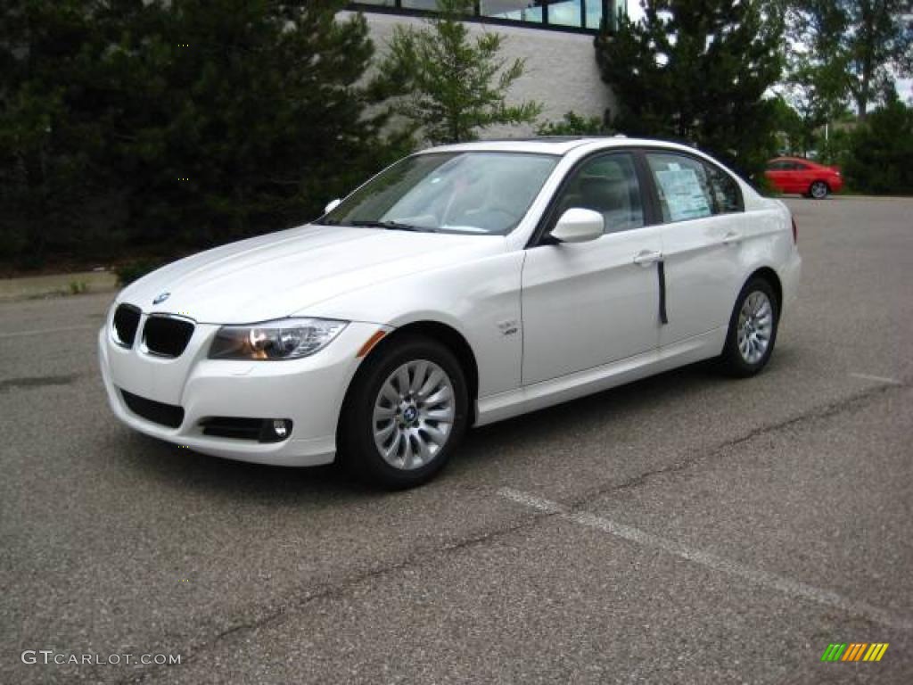 2009 3 Series 328xi Sedan - Alpine White / Beige photo #1