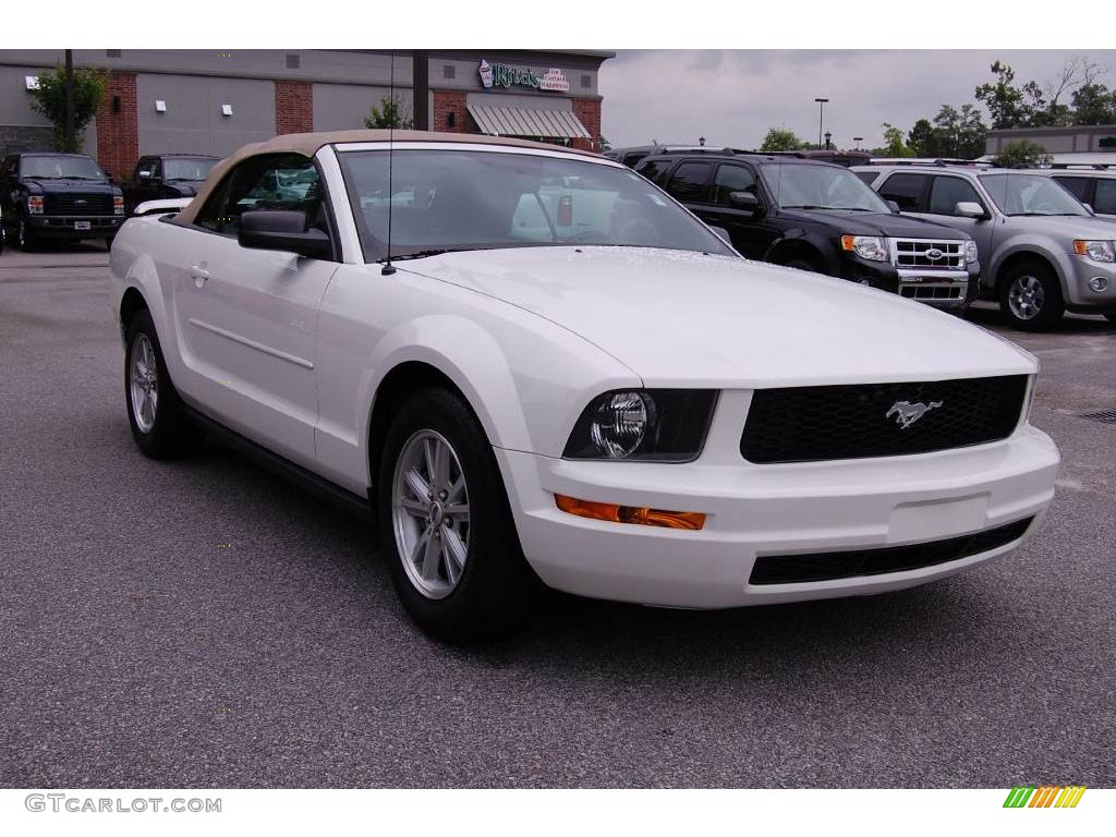 2006 Mustang V6 Deluxe Convertible - Performance White / Light Parchment photo #1