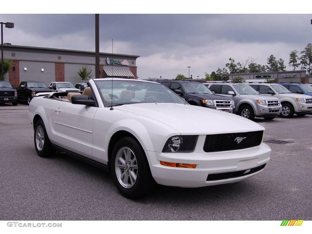 2006 Mustang V6 Deluxe Convertible - Performance White / Light Parchment photo #3