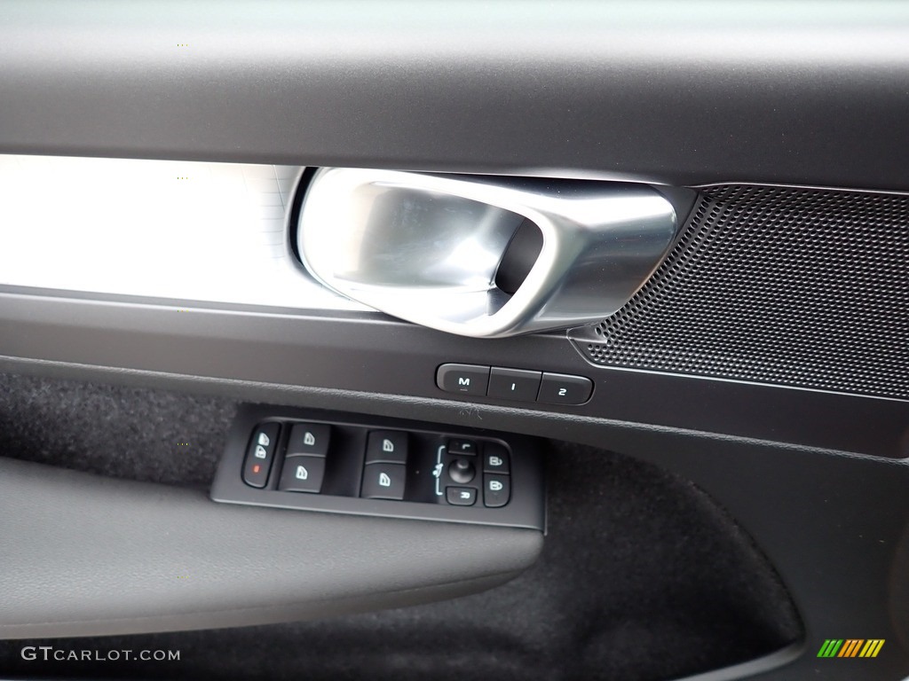 2020 XC40 T5 Momentum AWD - Glacier Silver Metallic / Charcoal photo #10