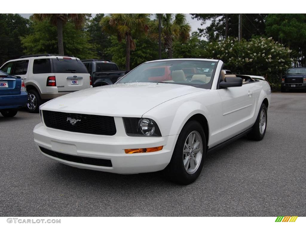 2006 Mustang V6 Deluxe Convertible - Performance White / Light Parchment photo #13
