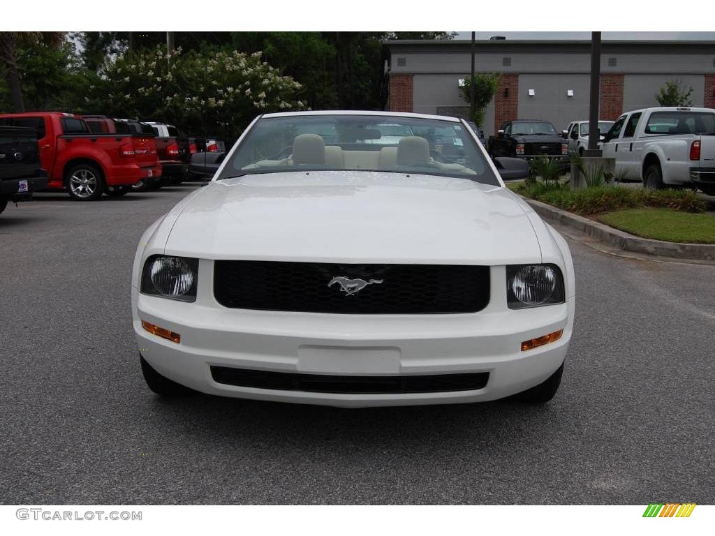 2006 Mustang V6 Deluxe Convertible - Performance White / Light Parchment photo #14