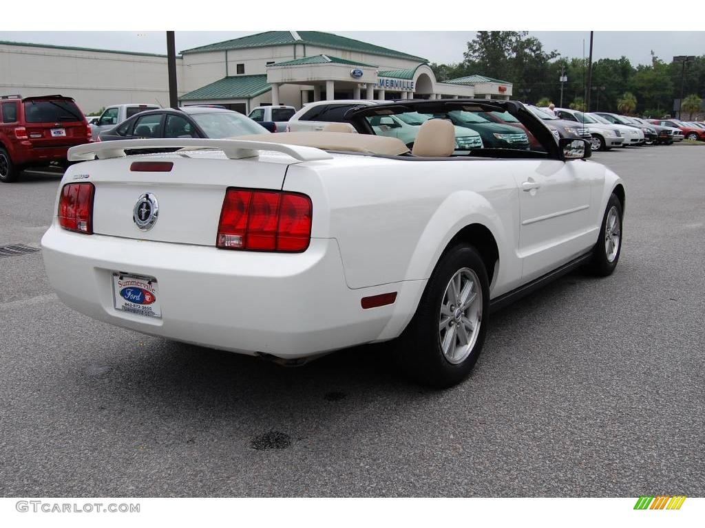 2006 Mustang V6 Deluxe Convertible - Performance White / Light Parchment photo #16