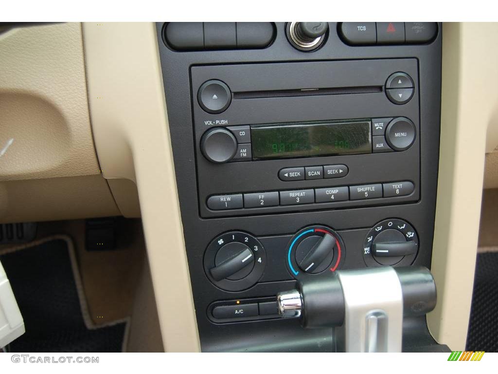 2006 Mustang V6 Deluxe Convertible - Performance White / Light Parchment photo #22