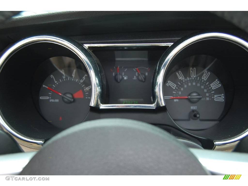 2006 Mustang V6 Deluxe Convertible - Performance White / Light Parchment photo #23