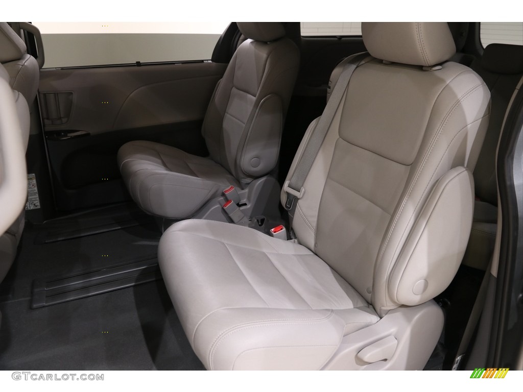 2020 Sienna XLE - Celestial Silver Metallic / Ash photo #15