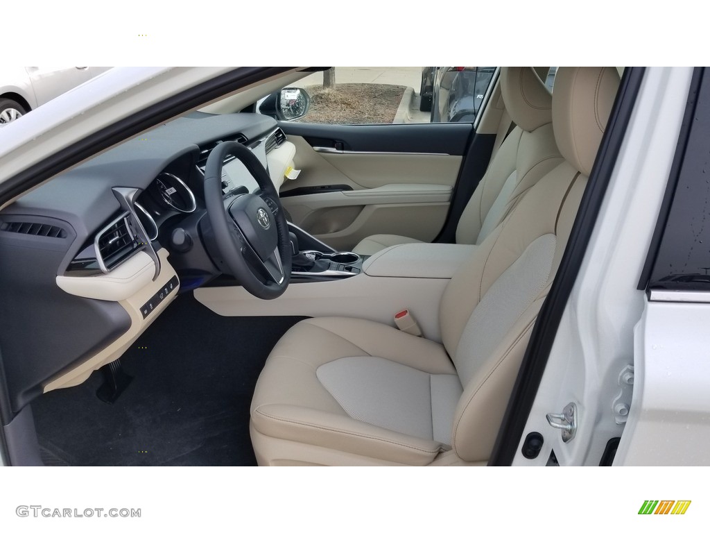 Macadamia Interior 2020 Toyota Camry XLE Photo #137641505