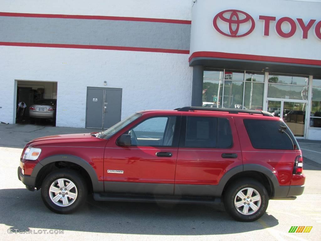 2006 Explorer XLT 4x4 - Redfire Metallic / Camel photo #2