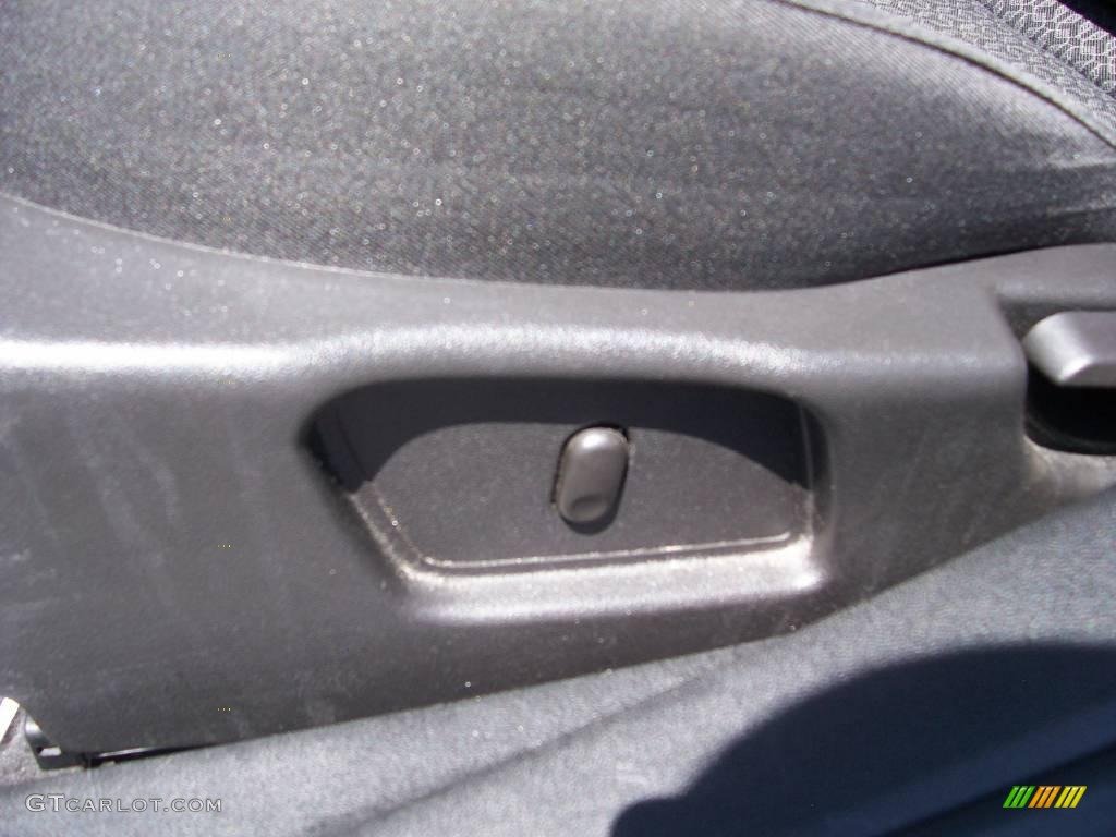 2008 G6 Sedan - Liquid Silver Metallic / Ebony Black photo #3