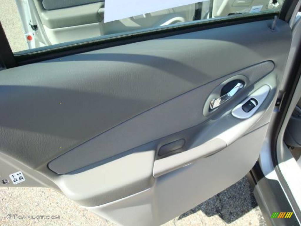 2006 Malibu LS Sedan - Silverstone Metallic / Titanium Gray photo #13