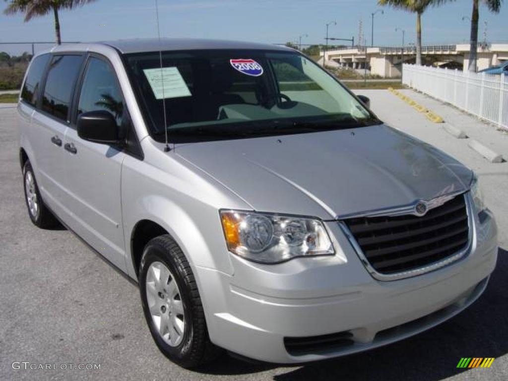 Bright Silver Metallic 2008 Chrysler Town & Country LX Exterior Photo #1378221