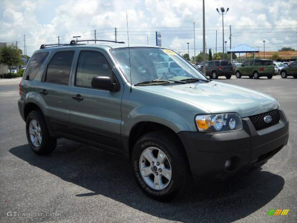 2005 Escape XLT V6 - Titanium Green Metallic / Medium/Dark Pebble Beige photo #11
