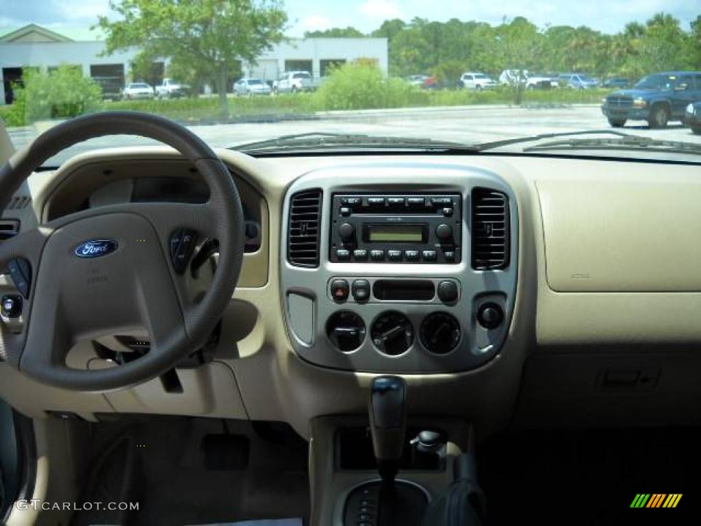 2005 Escape XLT V6 - Titanium Green Metallic / Medium/Dark Pebble Beige photo #26