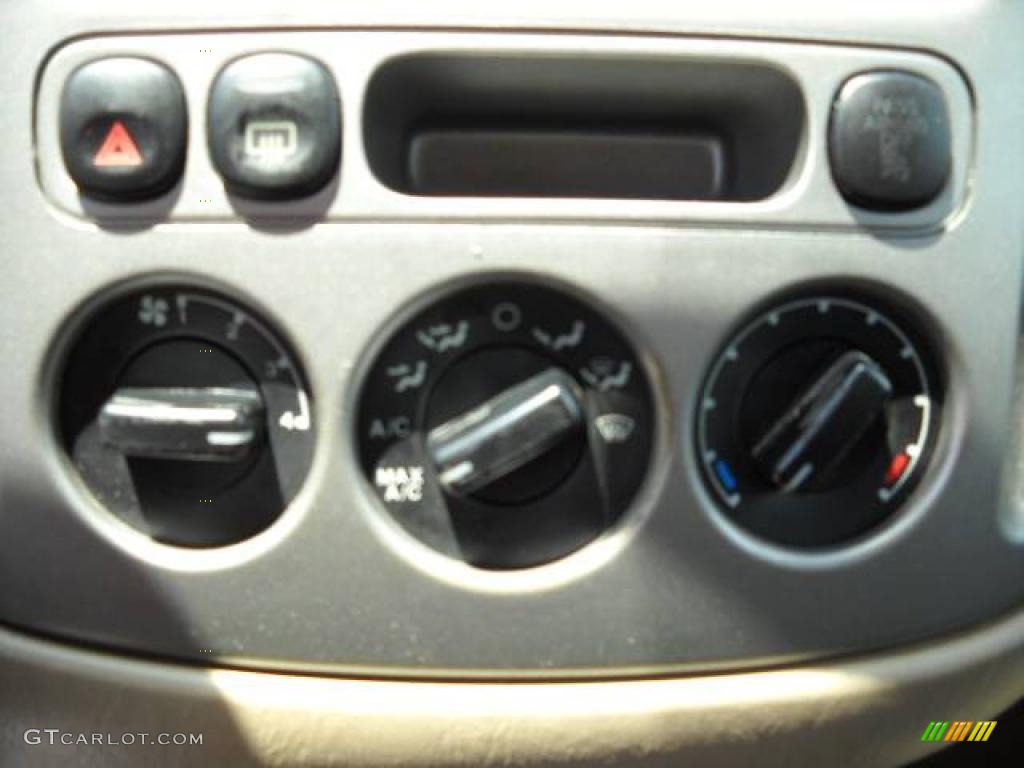 2005 Escape XLT V6 - Titanium Green Metallic / Medium/Dark Pebble Beige photo #29