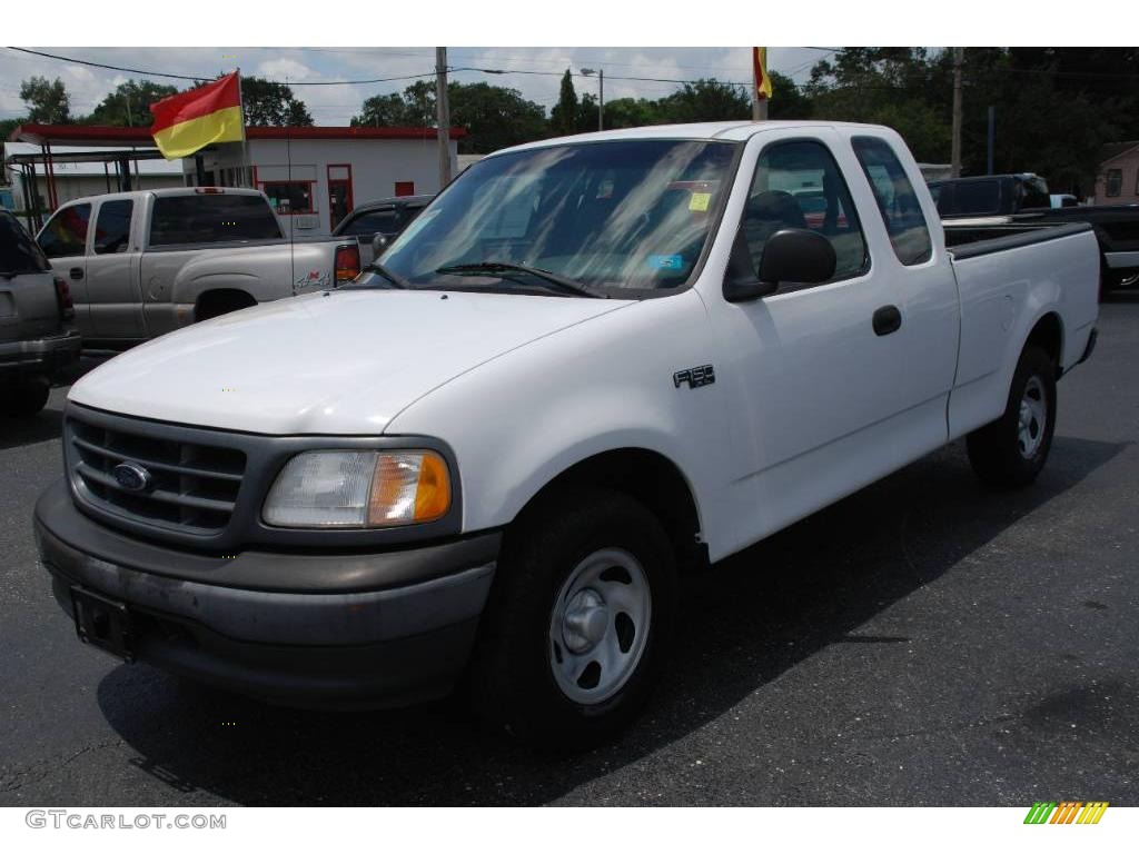 2001 F150 XL SuperCab - Oxford White / Medium Graphite photo #5