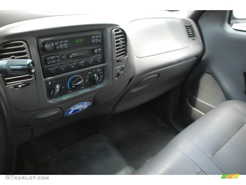 2001 F150 XL SuperCab - Oxford White / Medium Graphite photo #15