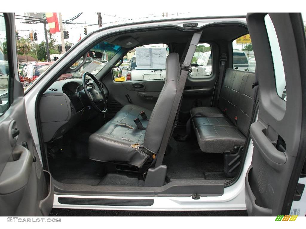 2001 F150 XL SuperCab - Oxford White / Medium Graphite photo #16