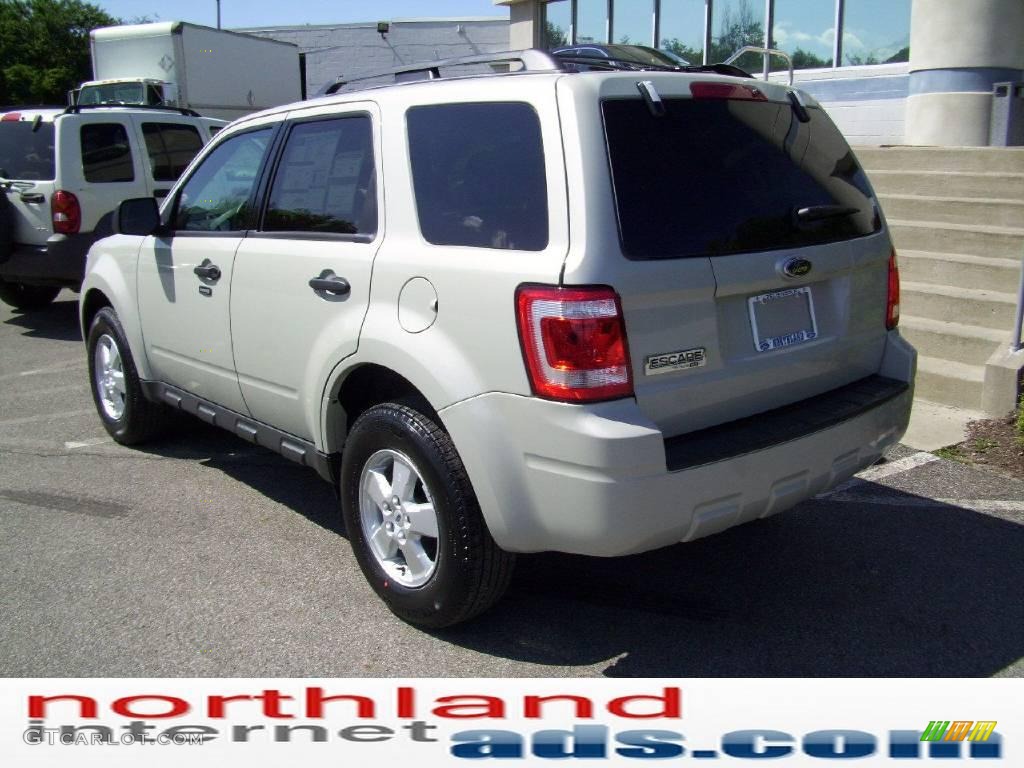 2009 Escape XLT - Light Sage Metallic / Charcoal photo #2