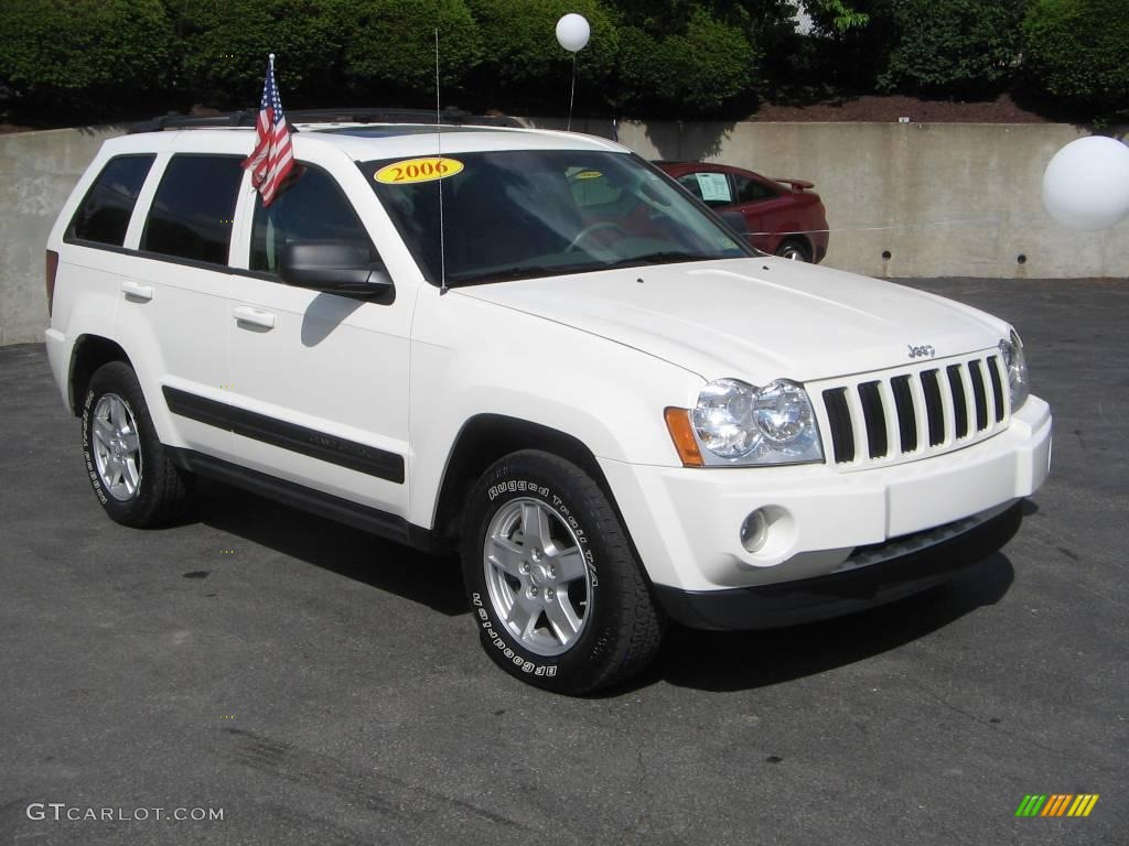 2006 Grand Cherokee Laredo 4x4 - Stone White / Medium Slate Gray photo #8