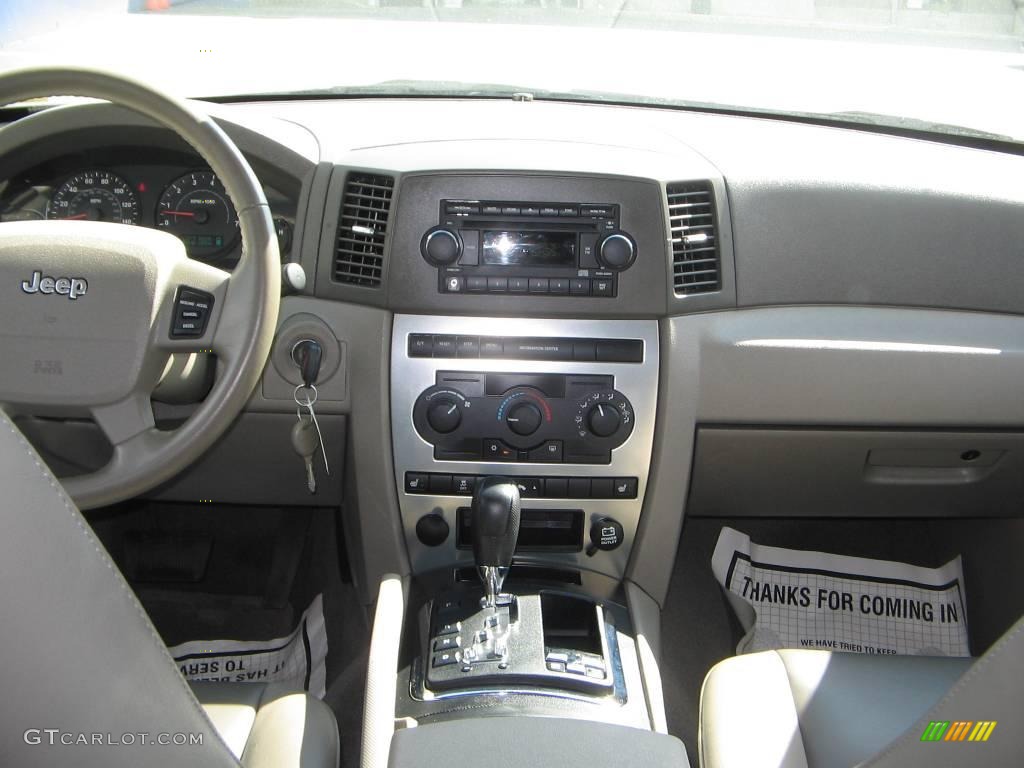 2006 Grand Cherokee Laredo 4x4 - Stone White / Medium Slate Gray photo #10