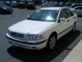 White - S40 1.9T Photo No. 3