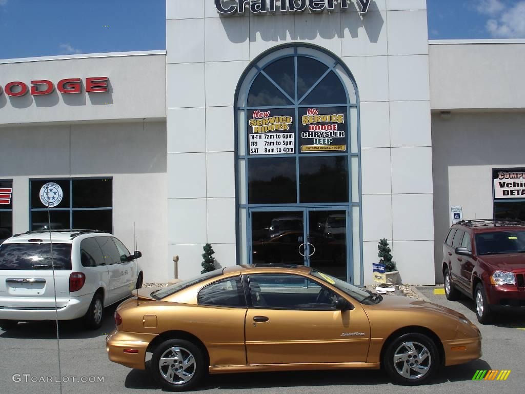 2002 Sunfire SE Coupe - Mayan Gold / Graphite photo #1