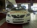 2009 Super White Toyota Camry Hybrid  photo #2